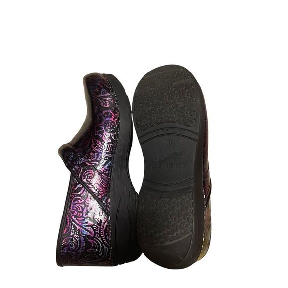 Dansko XP Purple Engraved Floral Clogs Size 10.5-11 NEW - Picture 6 of 7